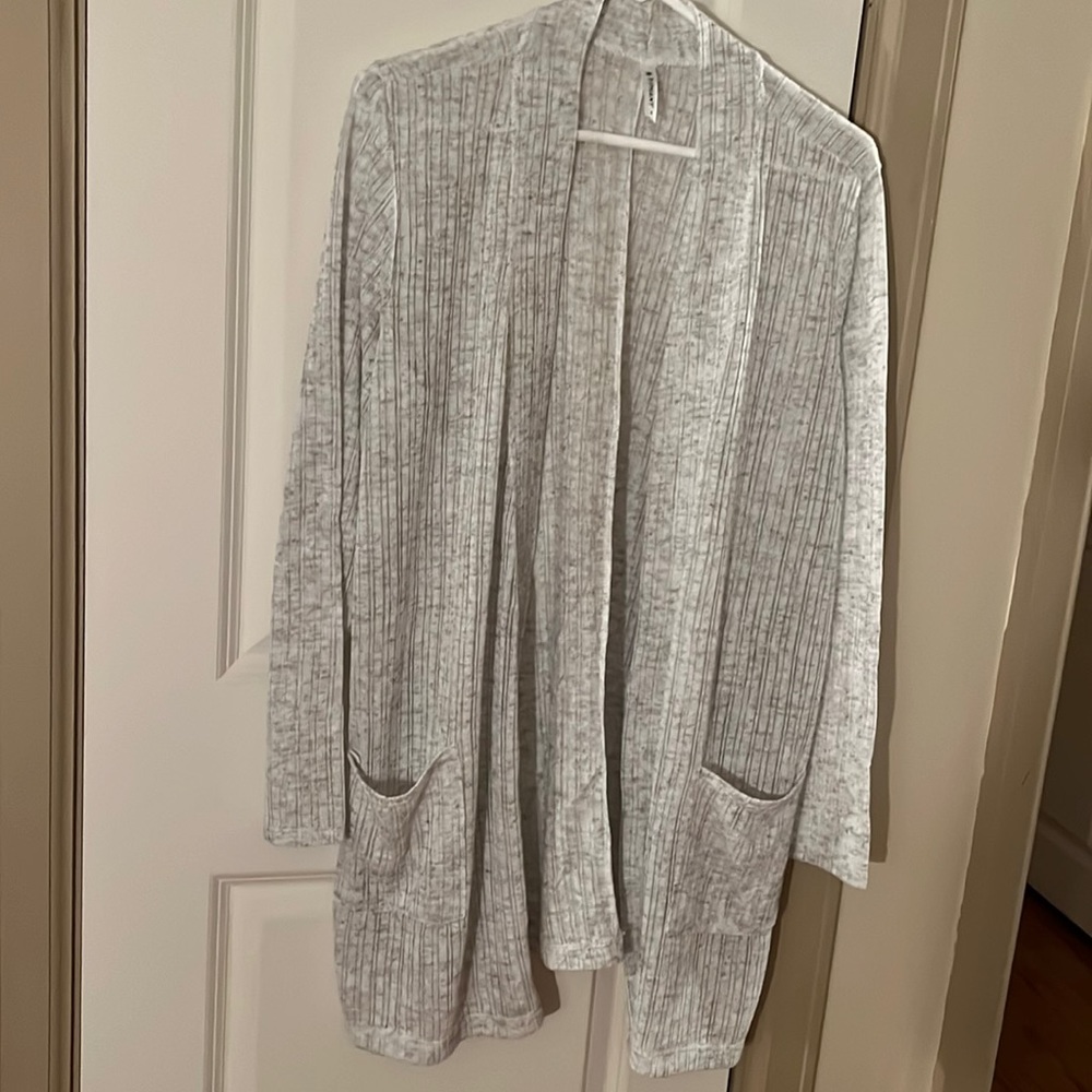 Piphany lightweight cardigan. Size 4. Gray & white.